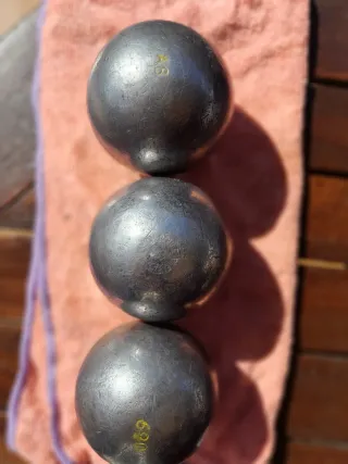 Bolas de Petanca boleu bleu.
Diámetro 74
Peso 690.
