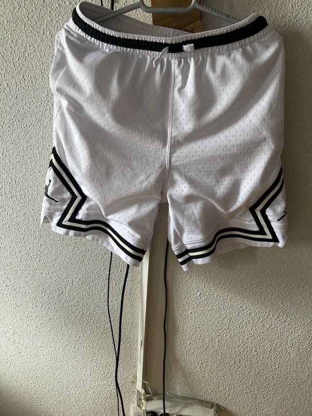 Bermuda Jordan Blanca y camisetas juveniles talla 