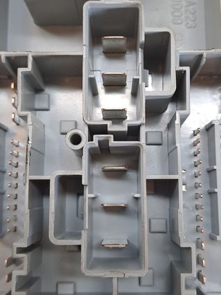 CAJA RELES / FUSIBLES FIAT BRAVO (198)