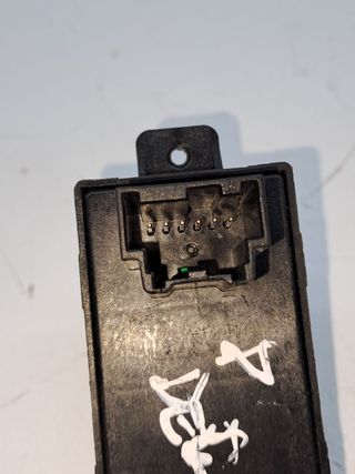 MANDO ELEVALUNAS DELANTERO DERECHO OPEL ANTARA
