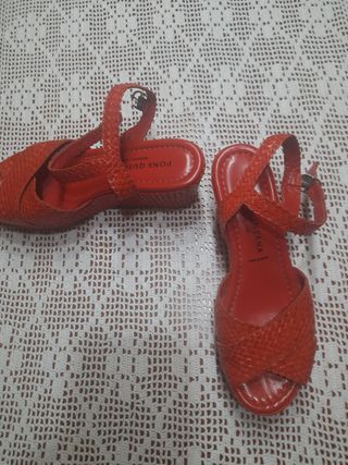 Sandalias cuña Pons Quintana rojas.
Costaron 120€