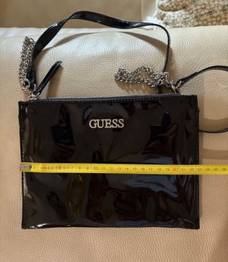 Bolso negro Guess charol