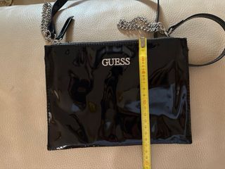 Bolso negro Guess charol