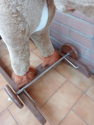 Cavallo a dondolo peluche e legno