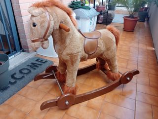Cavallo a dondolo peluche e legno