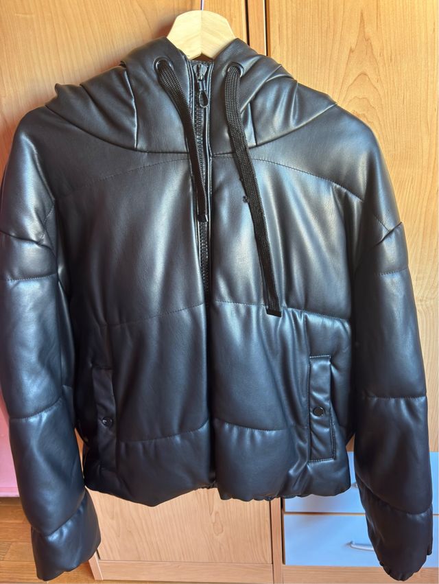 Cazadora acolchada efecto piel