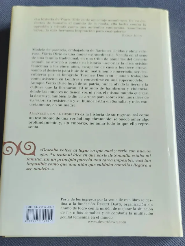 Amanecer en el desierto (Memorias) (Spanish Edi...