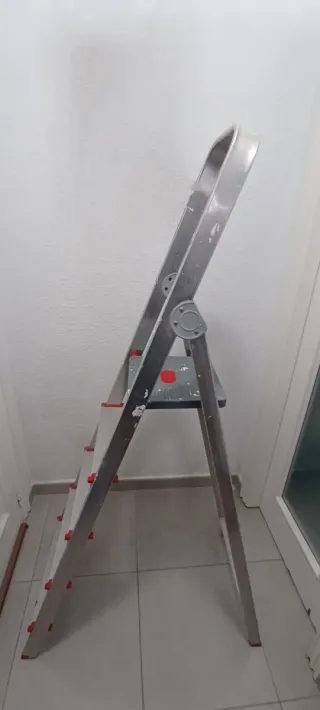 Escalera aluminio 5 peldaños