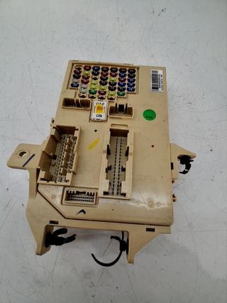 CAJA RELES / FUSIBLES KIA CARENS ( ) (3)