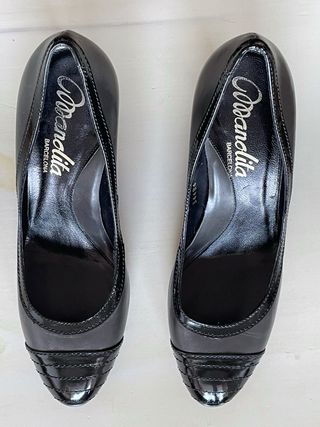 Zapatos de tacón Manolita negros y grises