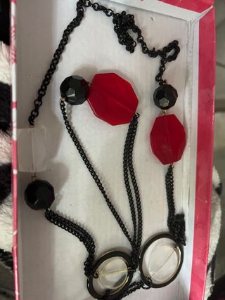 Collar bisutería negro y rojo