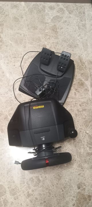 Volante Logitech MOMO Racing
