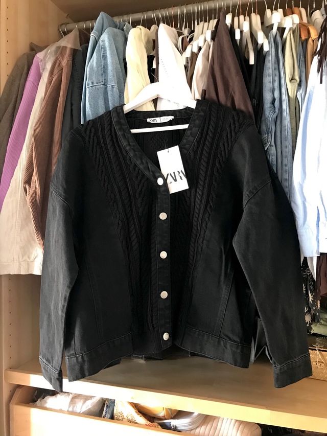 Chaqueta Zara vaquera y punto negra