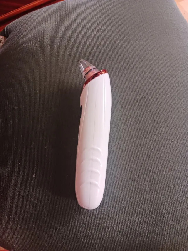 Strumento per la pulizia dei pori