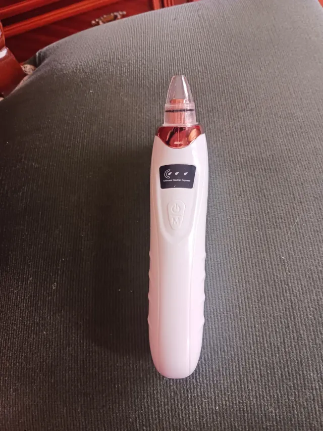 Strumento per la pulizia dei pori