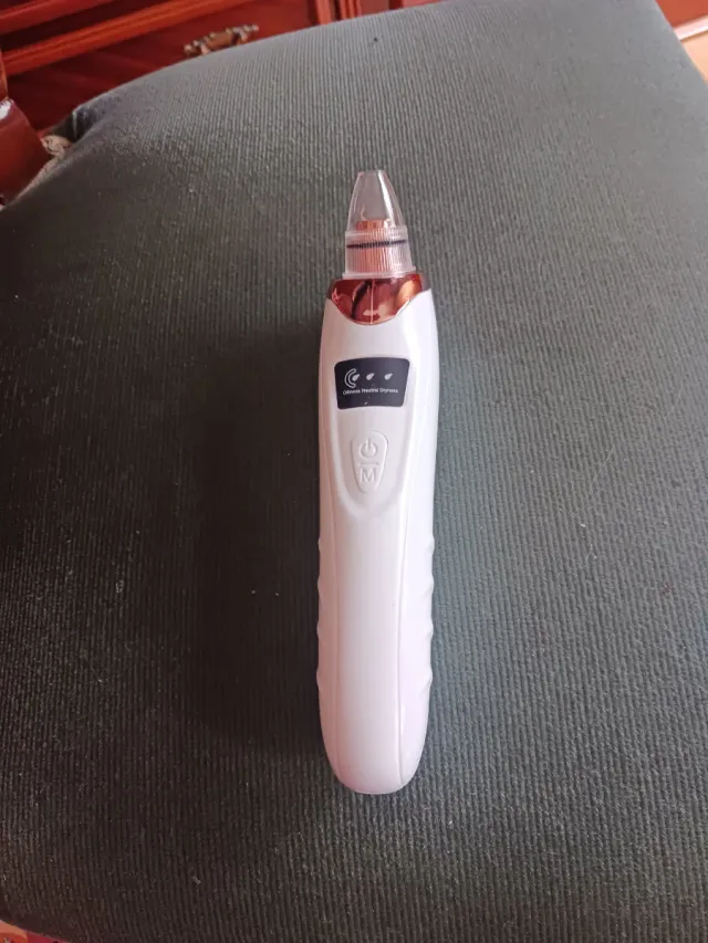 Strumento per la pulizia dei pori