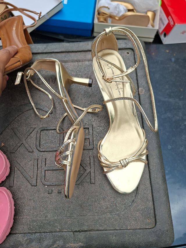 Sandalias Sfera Collection Doradas