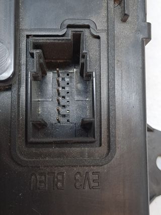 CAJA RELES / FUSIBLES PEUGEOT 407 (2)