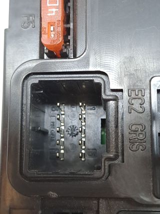 CAJA RELES / FUSIBLES PEUGEOT 407 (2)