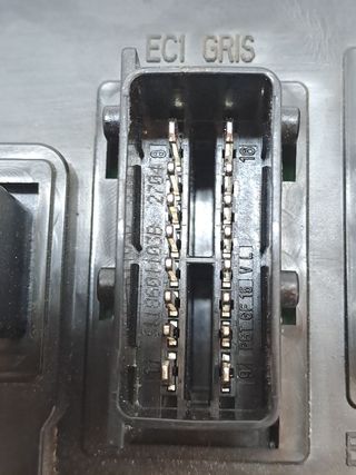 CAJA RELES / FUSIBLES PEUGEOT 407 (2)