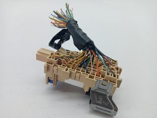 CAJA RELES / FUSIBLES NISSAN NOTE (5)
