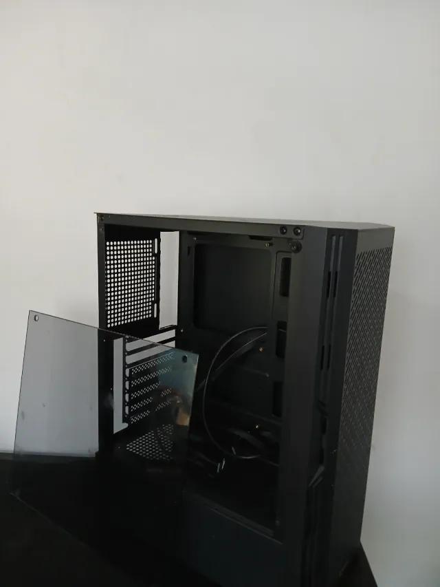 Caja de PC Negra
Marca: Antecedentes