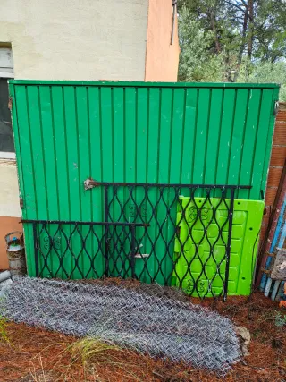 Puerta de garaje basculante verde
