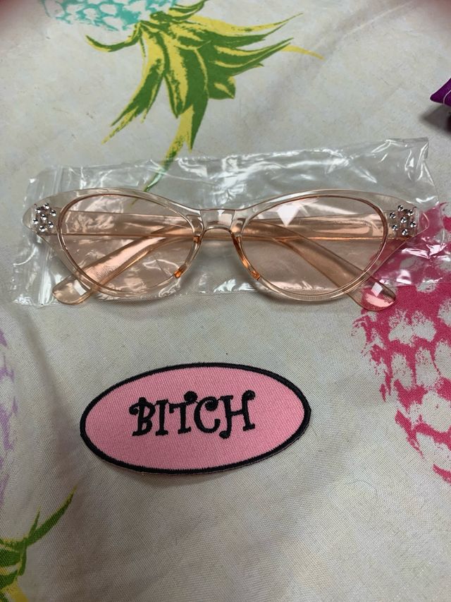 Gafas Cat Eye y Parche Bitch rosa