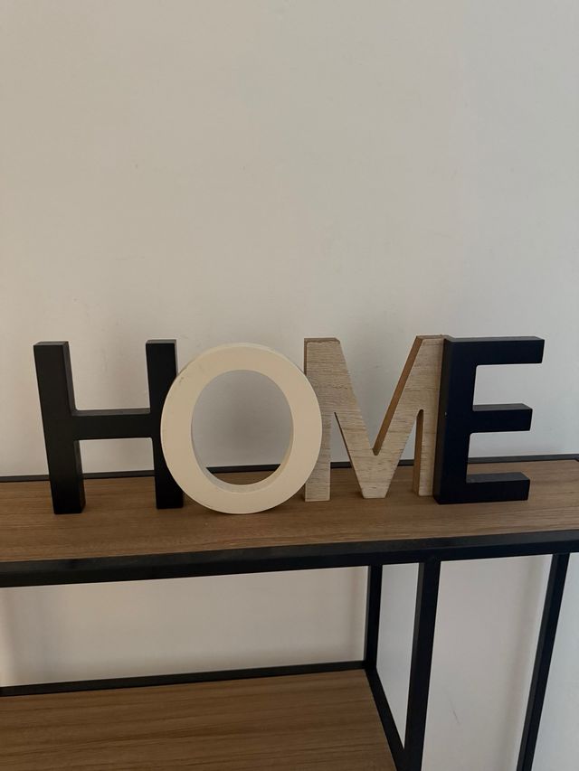 Scritte HOME in legno