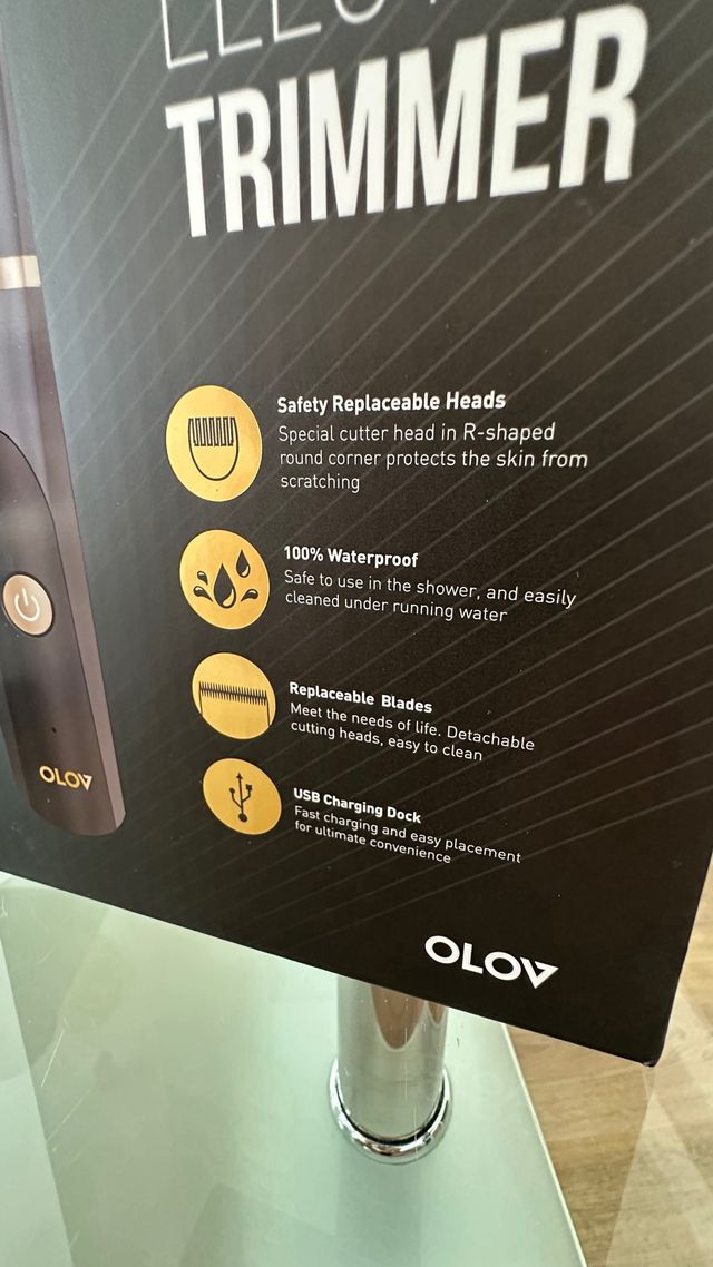 Máquina Cortapelo Olov Inalámbrica Negra y Dorada