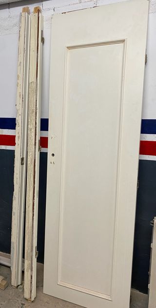 Puerta de madera maciza