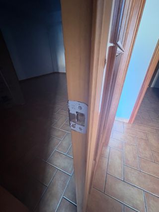Puerta doble de madera con cristal