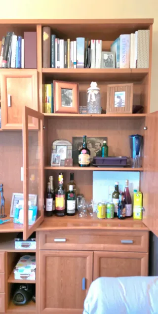 Librería modular madera y cristal