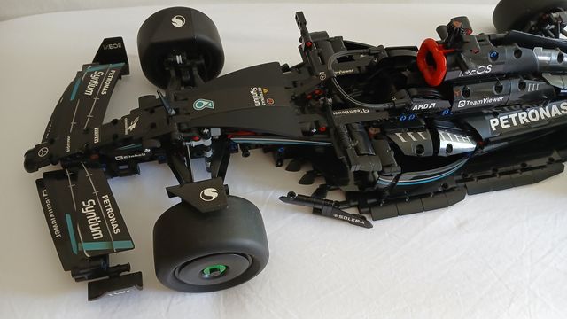 Lego Mercedes AMG F1 W14
