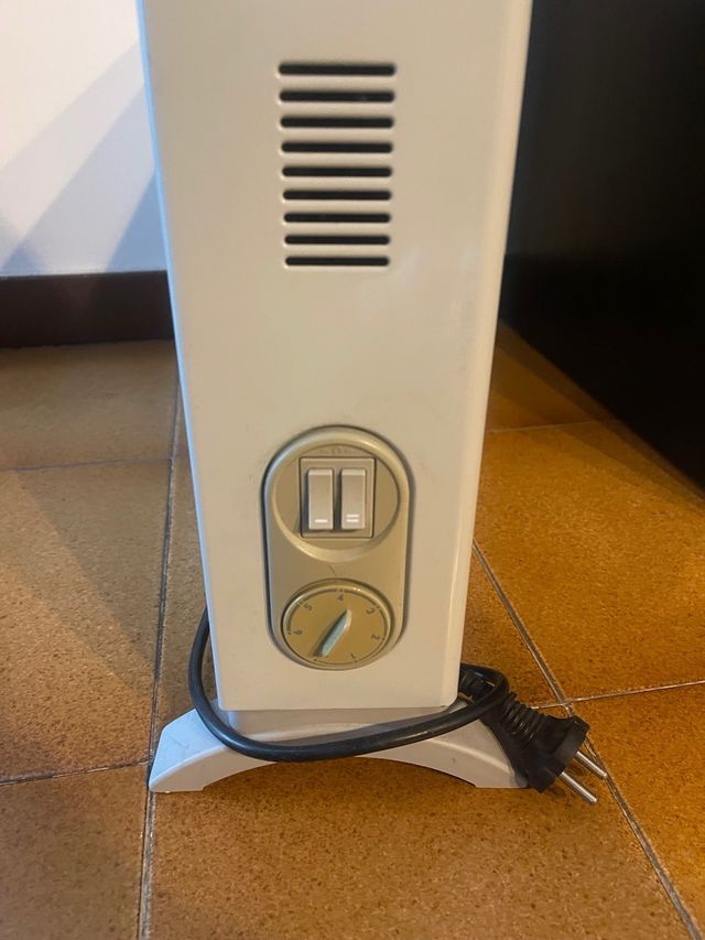 Radiador Eléctrico DeLonghi Blanco y Gris