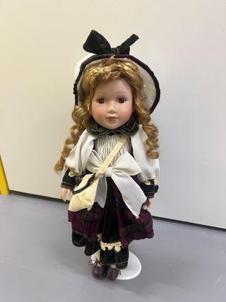 Muñeca de Porcelana Vestido Floral