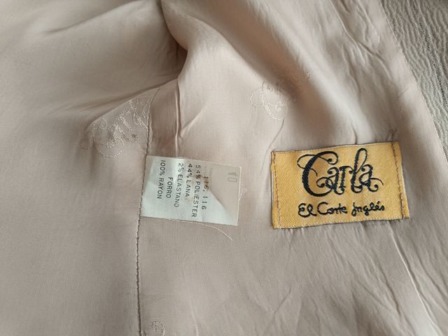 Conjunto chaqueta larga y falda corta, elegantes