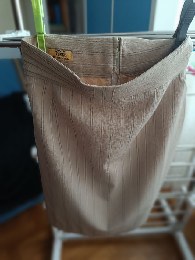 Conjunto chaqueta larga y falda corta, elegantes