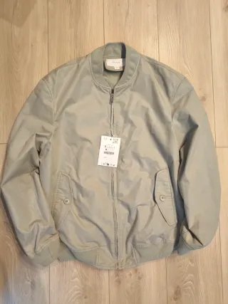 Cazadora bomber Zara beige