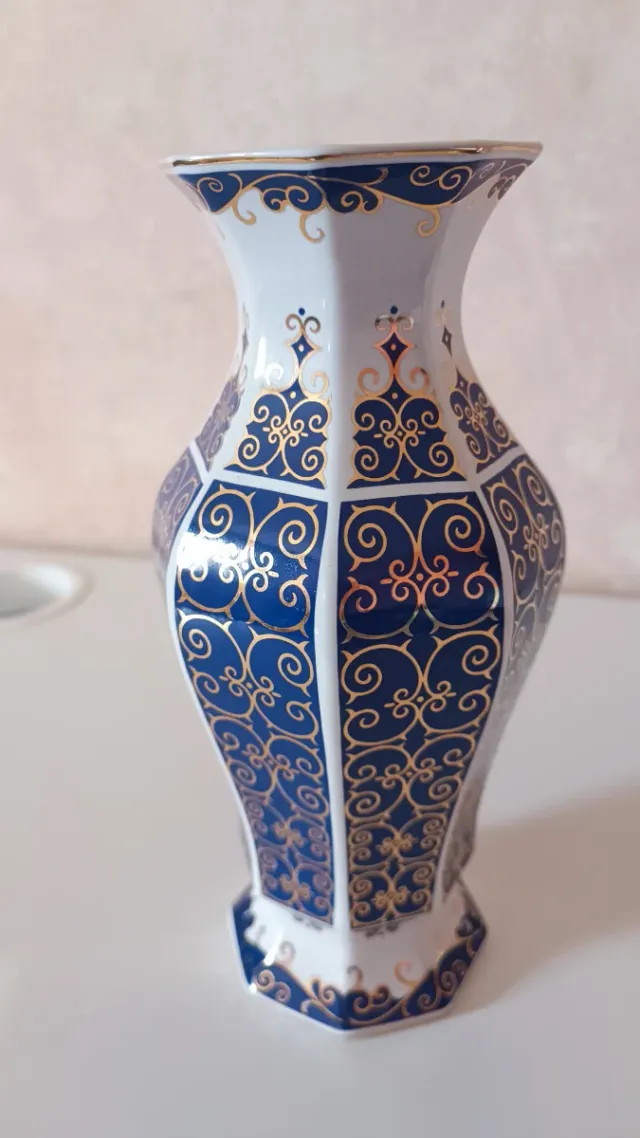 Vaso in porcellana blu e bianca