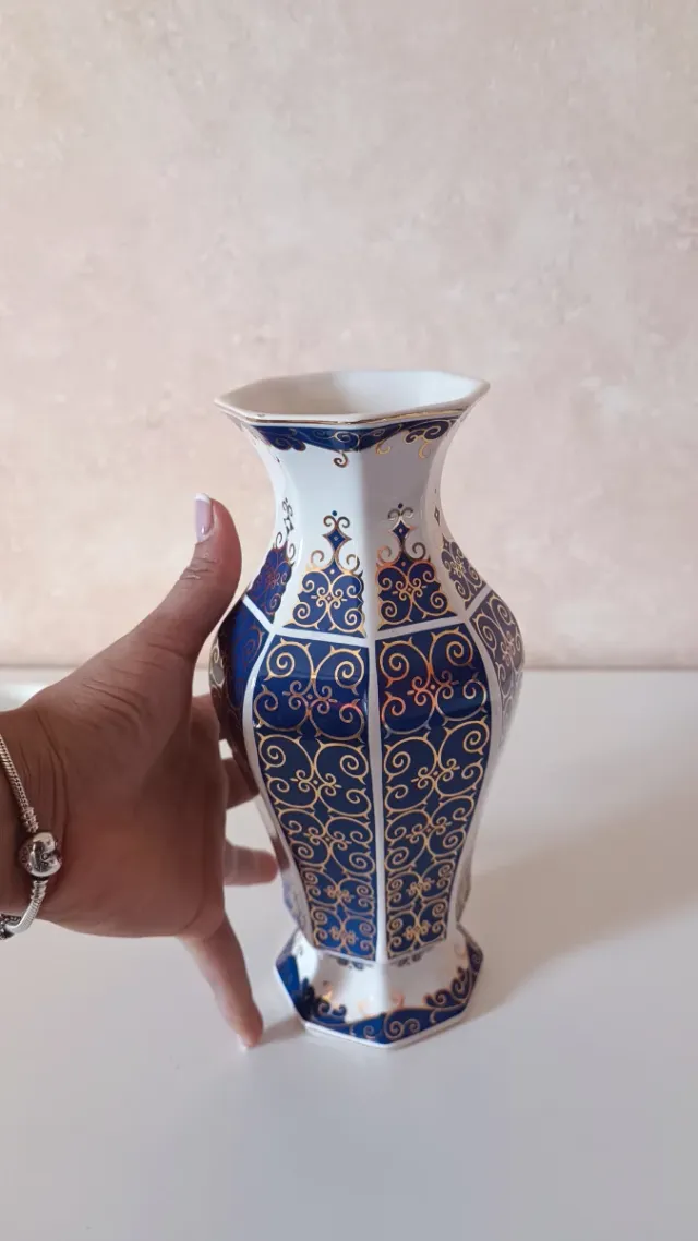 Vaso in porcellana blu e bianca