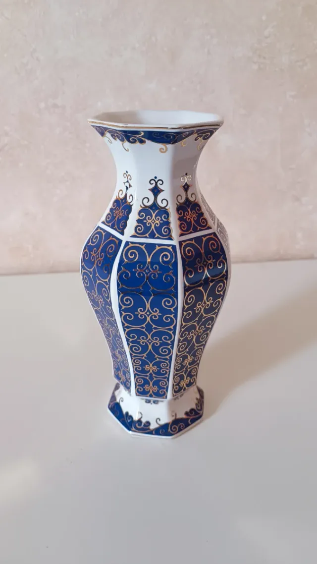 Vaso in porcellana blu e bianca