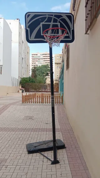 Canasta de baloncesto ajustable