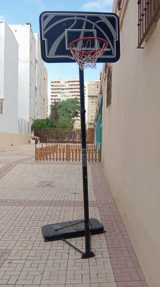 Canasta de baloncesto ajustable