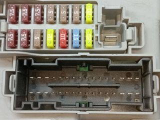 CAJA RELES / FUSIBLES PEUGEOT BIPPER