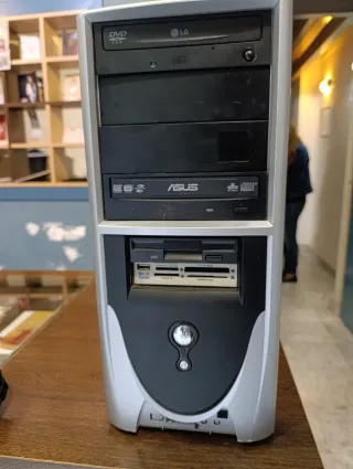 PC Pentium 4 y monitor Sony