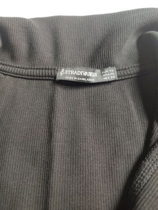 Top Stradivarius negro manga larga
