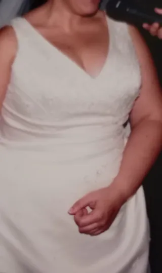 Vestido de novia St. Patrick con velo.