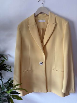 americana de sfera, talla M. AMARILLO