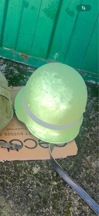 Casco bombero alemán amarillo